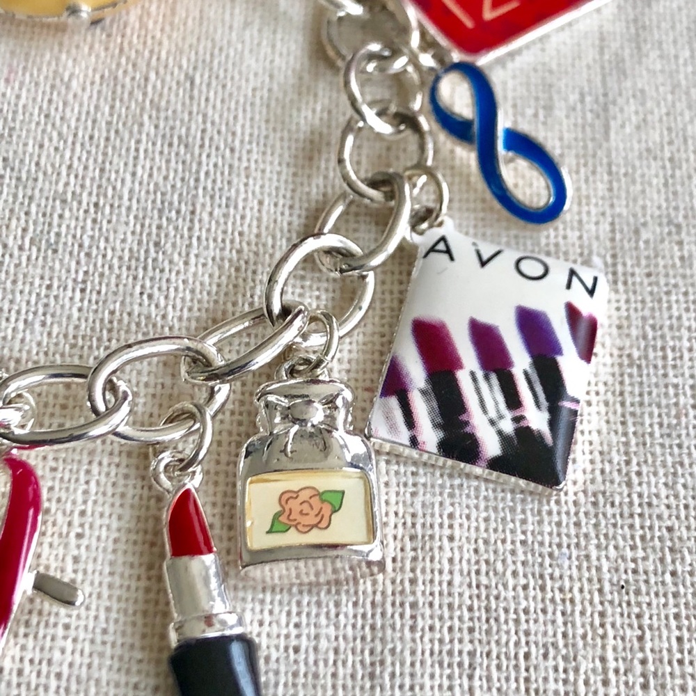✨NEW✨Avon Charm Bracelet
